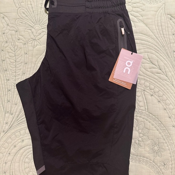 On Black Athletic Pants - Picture 4 of 4